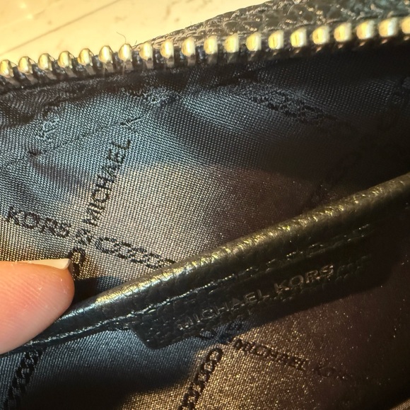 π€π₯ Michael Kors Black Pebbled Leather Crossbody - Picture 8 of 8